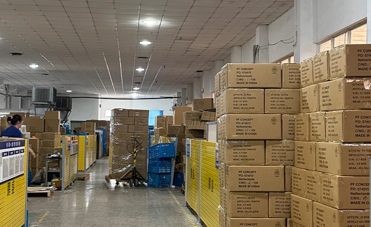 Custom insulated drinkware packaging and shipping preparation for global wholesale orders