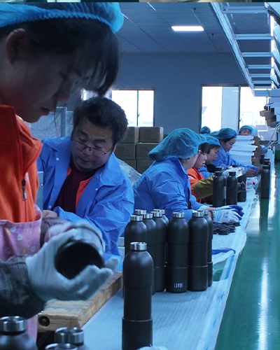 final inspection and packaging check for wholesale water bottle orders