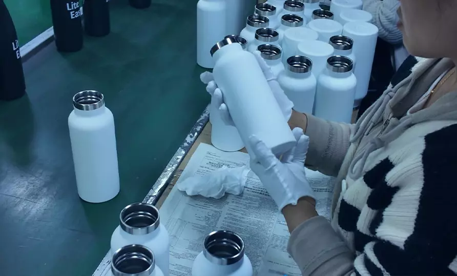Stainless steel water bottle production quality inspection
