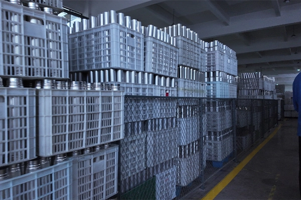 Large scale drinkware production capacity supporting wholesale and OEM projects