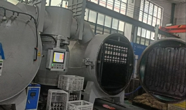 Vacuuming and leak testing process for double-wall stainless steel water bottles