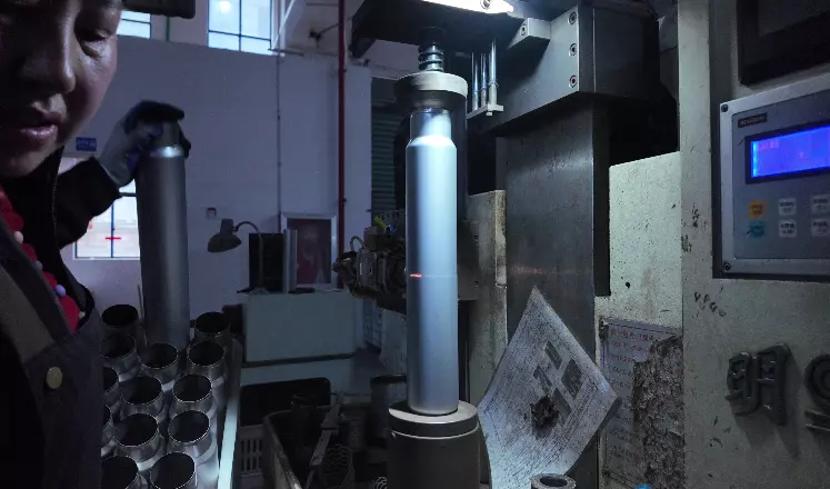 Stainless steel insulated water bottle body forming and tube shaping process in OEM drinkware factory