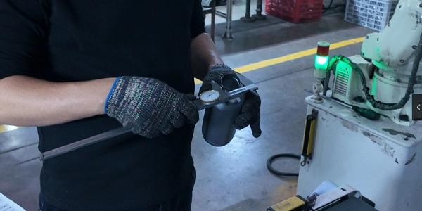 stainless steel water bottle quality control QC inspection leak test vacuum test and final inspection