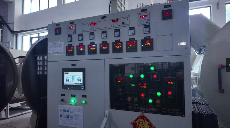 Vacuum insulated stainless steel water bottle welding and insulation manufacturing process for OEM drinkware production