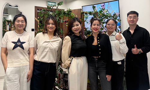 Yeway team with potential client