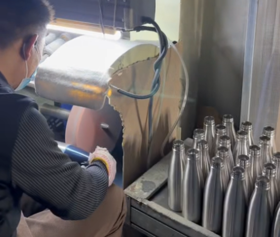 Advanced electropolishing process in custom vacuum flask production showing the mirror-finish inner wall of a stainless steel water bottle for superior hygiene