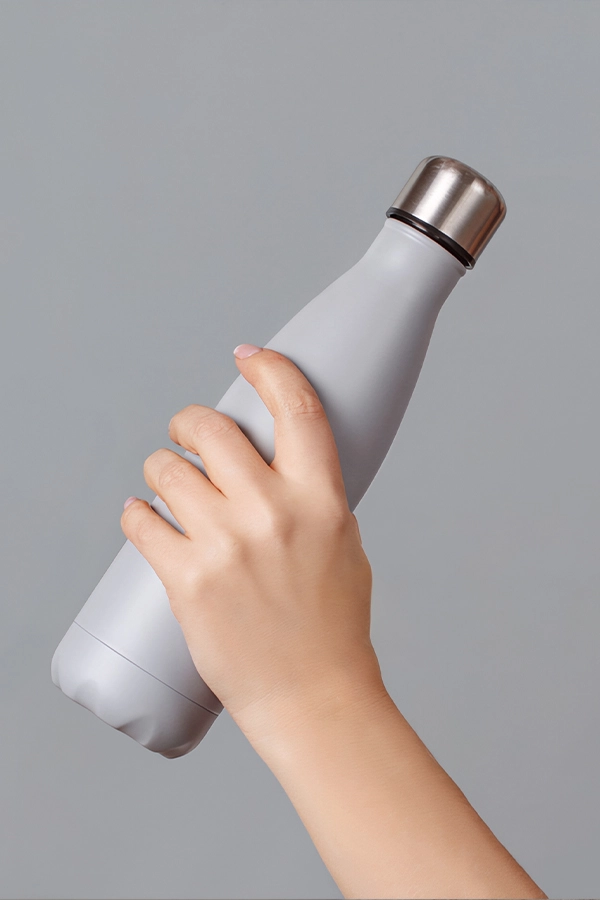 FDA and LFGB certified vacuum insulated flasks undergoing strict quality control and vacuum testing.