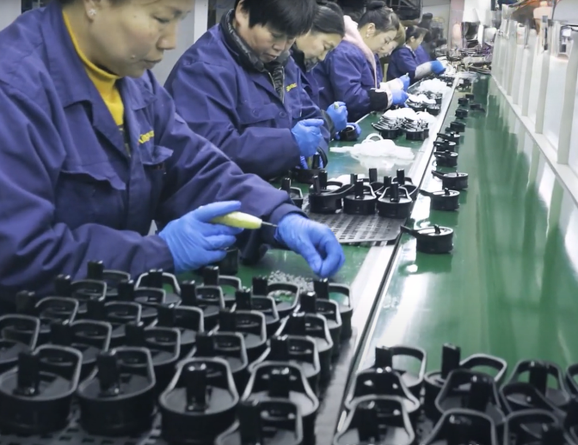 Precision fit inspection for bottle lids ensuring perfect compatibility with custom water bottles